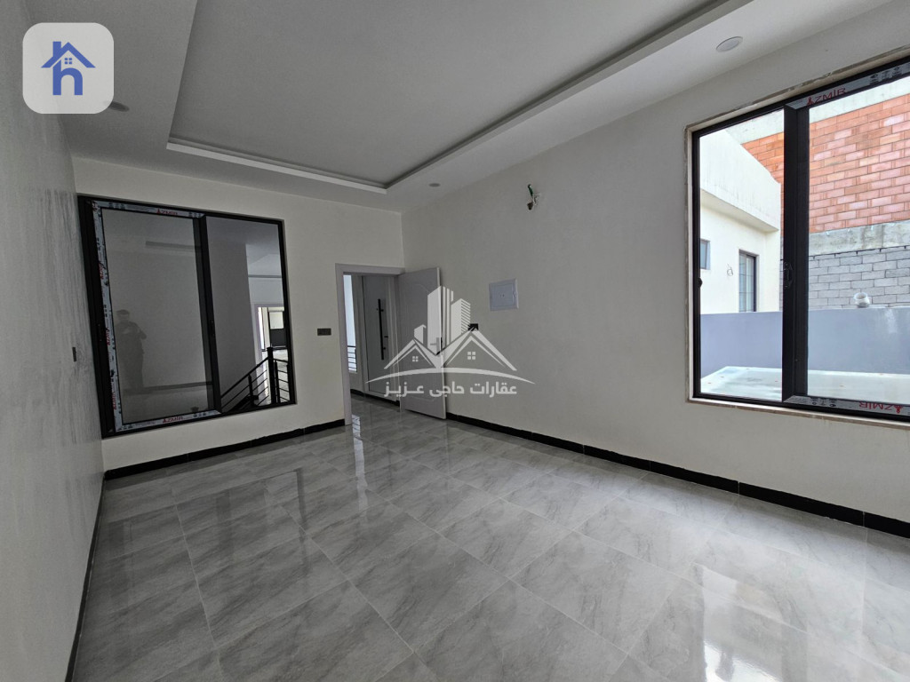 منزل بخمس غرف نوم كبير للبيع صورة 16