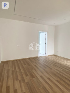 Modern House with Multiple Bedrooms Image 9