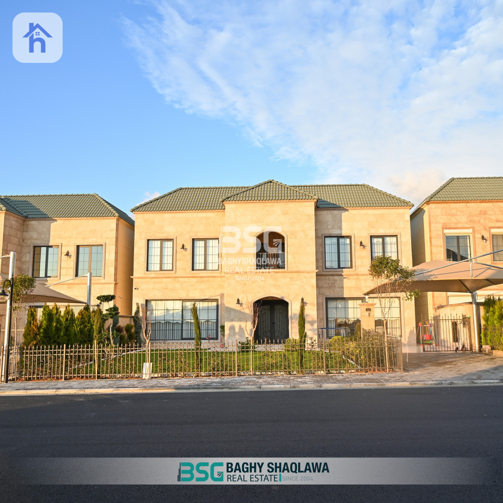 فيلا واسعة في قرية اسبانية