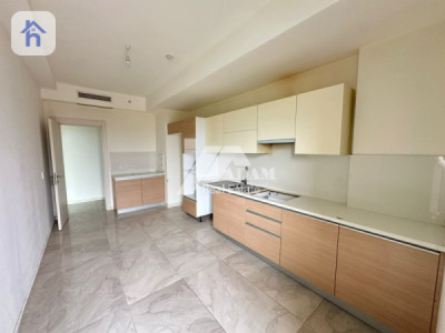 Spacious apartment in Empire Square image 1