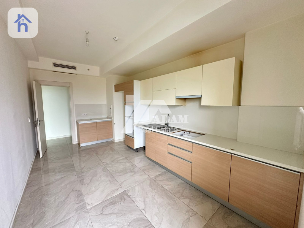 Spacious apartment in Empire Square