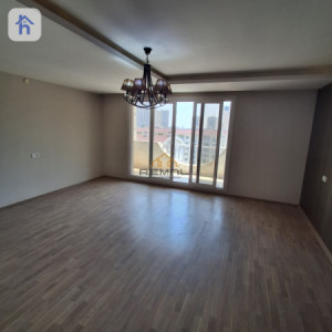 Elegant 3-Bedroom Apartment image 8