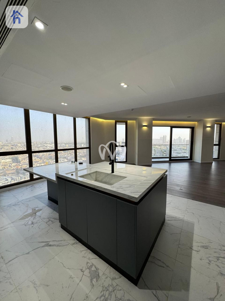 Modern Apartment with Stunning Views