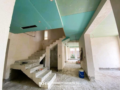 Three Floor House Image 3