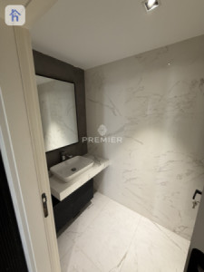 Modern 3-Bedroom Apartment image 15
