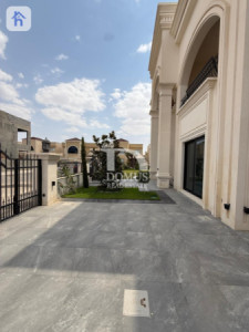 Luxurious Villa with 6 Bedrooms Image 5