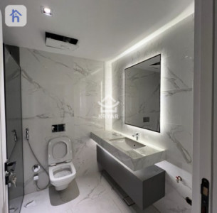 Modern Apartment image 5