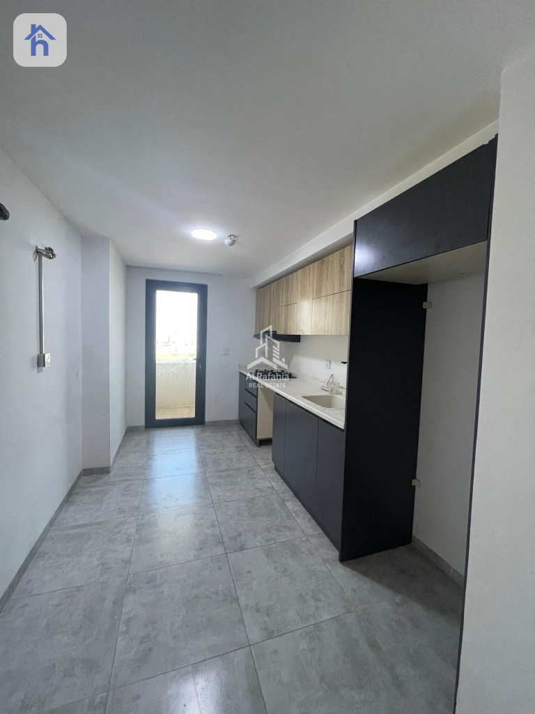Modern Apartment in Prime Location Image 2