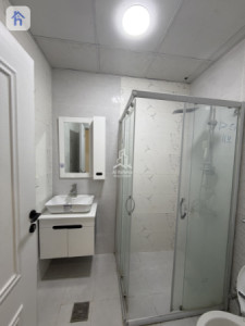 Modern 3 Bed Apartment with Views image 11