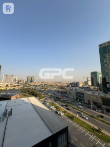 Modern 1-Bedroom Apartment in Prime Location Resim 8