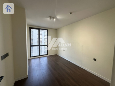 Modern 4 Bedroom Apartment, Spacious Living image 11