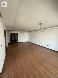Stylish B4 Apartment with Views Image 5