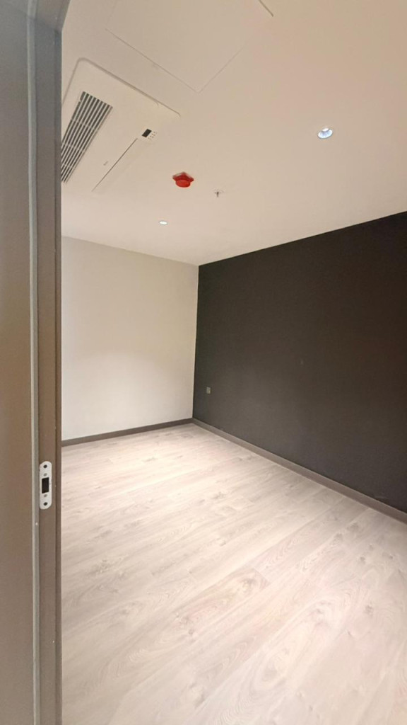 Spacious Apartment with Stunning Views Image 2