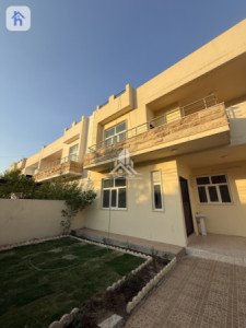 Modern House with 4 Bedrooms image 2