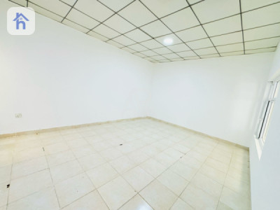 Spacious House with 5 Bedrooms Image 5