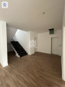 Spacious house in Spanish Village 2 image 6