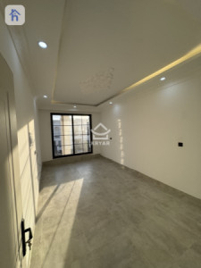 Modern 4 Bedroom House image 9