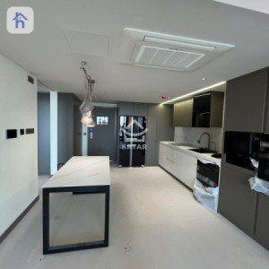 Modern one-bedroom apartment image 3