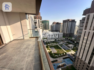 Elegant 4-Bedroom Apartment with Balcony Image 28