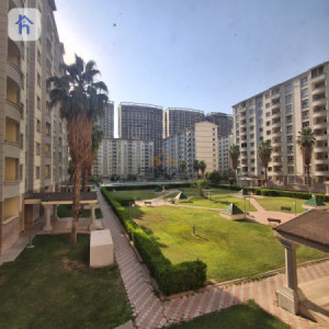 Cozy 3-Bedroom Apartment in Prime Location image 3