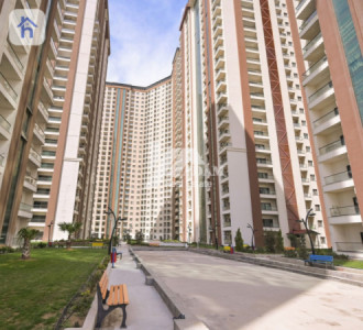 Modern Apartment in Prime Location Image 8