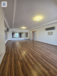 Elegant 3-bedroom apartment in prime location image 3