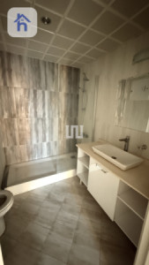 Modern Apartment with 2 Bedrooms Image 9