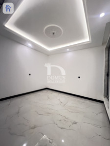 Luxurious Villa with 6 Bedrooms Image 7