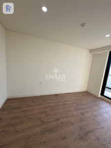 Bright 4-Bedroom Apartment image 6