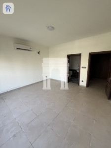 Spacious Villa with 4 Bedrooms Image 7