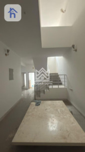 Spacious House with 4 Bedrooms Image 6