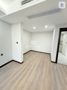 Modern One-Bedroom Apartment Image 6