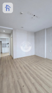 Bright and Airy Apartment image 9