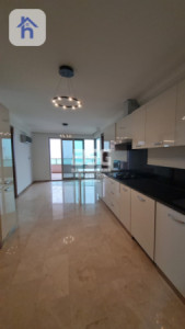 Spacious 6 Bedroom Apartment image 1