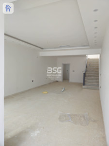 Spacious 4-Bedroom Home in Zaner City Image 6