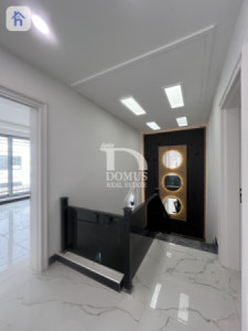 Luxurious Villa with 6 Bedrooms Image 11