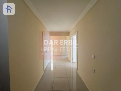 Modern 3 Bedroom Apartment image 7