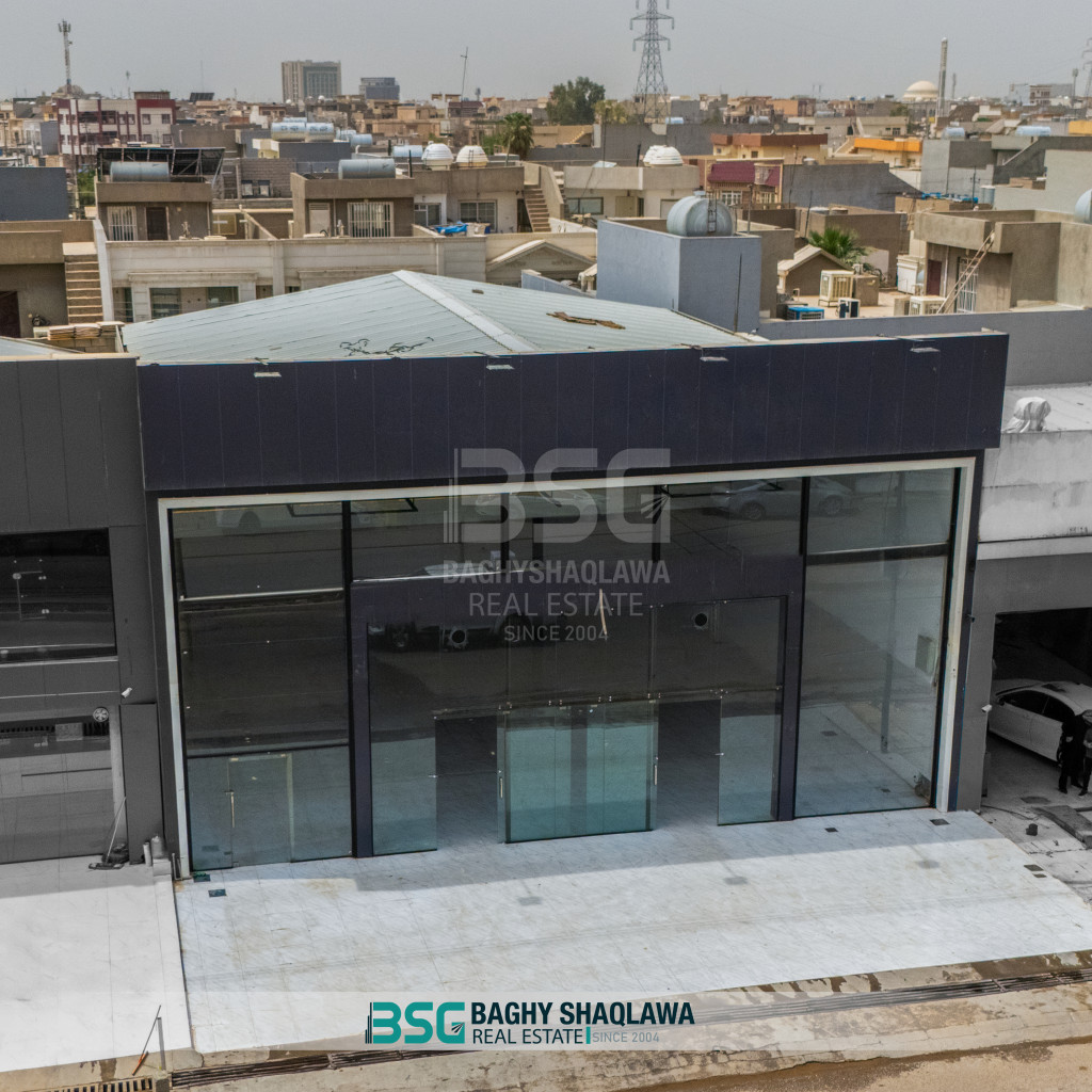 Spacious showroom in prime location