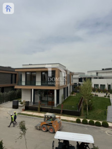 Luxurious House in Pavilion Image 13