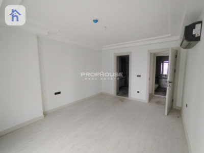 Modern 1-Bedroom Apartment with View Resim 3
