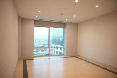 Modern office in prime location image 12
