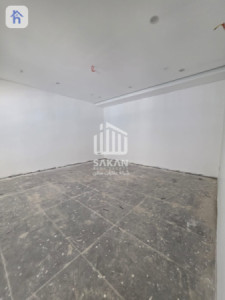 Spacious Showroom with Offices and Rooms Image 14