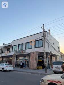 250m² Commercial property with 3 bedrooms image 4