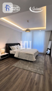 Spacious 245m² Apartment in London Towers image 10