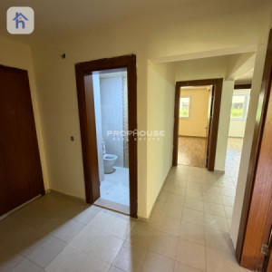 Spacious 3-Bedroom Apartment image 4