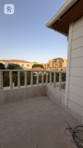 Spacious Family Home in American Village Resim 22