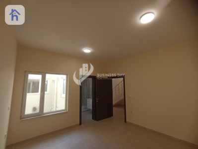 Spacious House with 4 Bedrooms Image 10