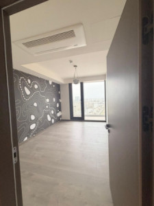 Spacious Apartment with Stunning Views Image 6