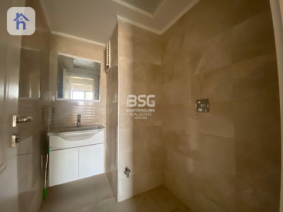 Modern Apartment with 3 Bedrooms for Rent Image 7
