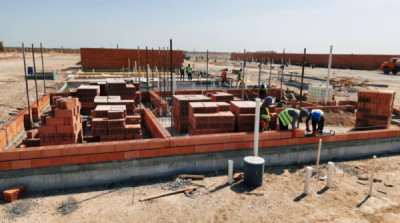 منزل عصري بأربع غرف نوم صورة 4